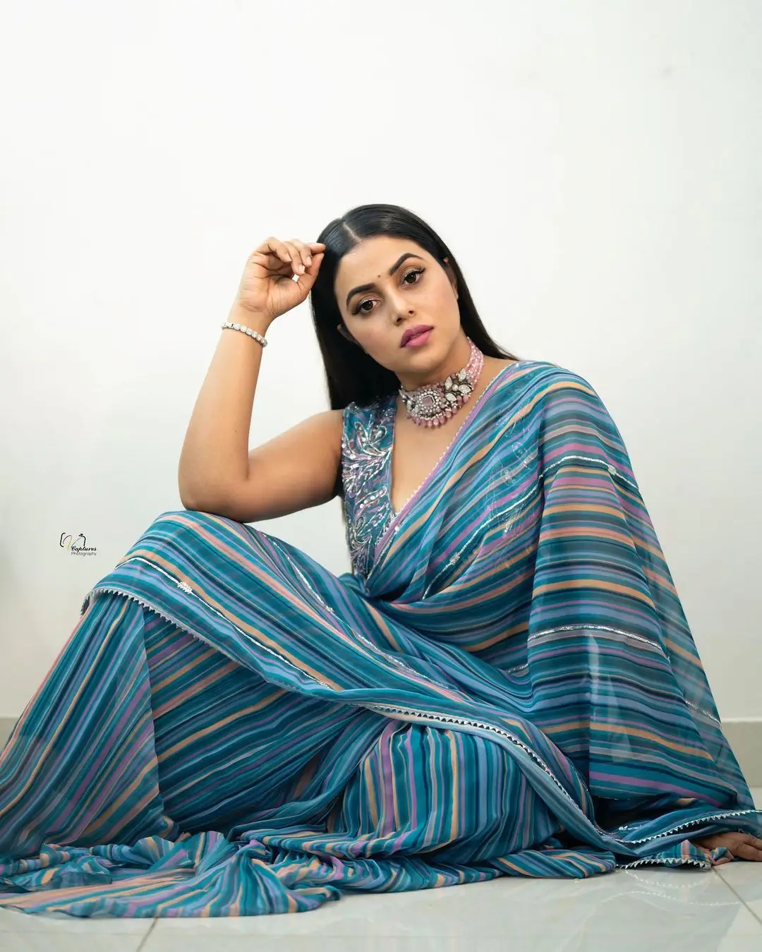 SHAMNA KASIM IN BEAUTIFUL JEWELLERY BLUE SAREE SLEEVELESS BLOUSE 7